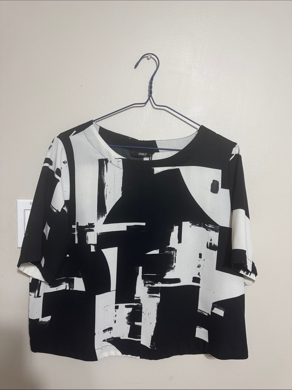 ONLY Monochrome Abstract Boxy Crop Top